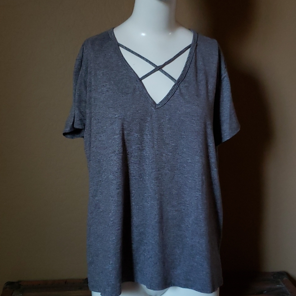 Grey Crisscross Front t-shirt 💥